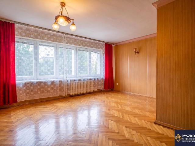 Przestronne 3 pokojowe mieszkanie z dużym potencjałem