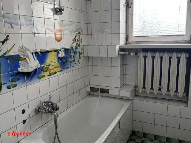 Sprzedam przestronne 3 pokojowe mieszkanie z dużą piwnicą