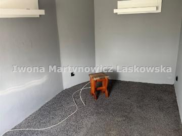 Przestronne 3 pokojowe mieszkanie z ogrodem i budynkami gospodarczymi