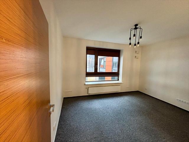 Przestronne 46 m² biuro z potencjałem na mieszkanie w Atelier Residence zapraszam