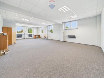 Przestronne biuro 65,7 m² z windą i parkingiem