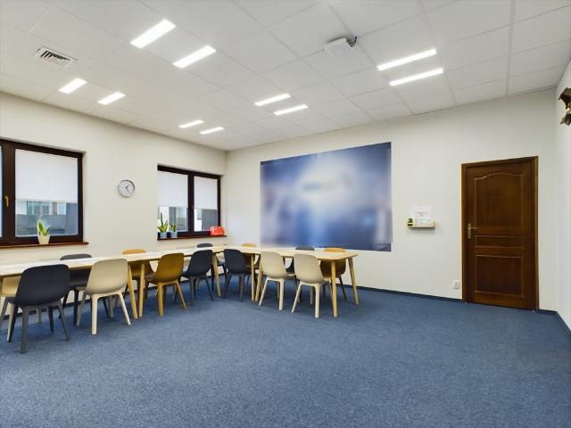 Przestronne biuro 221 m² z salą konferencyjną i parkingiem