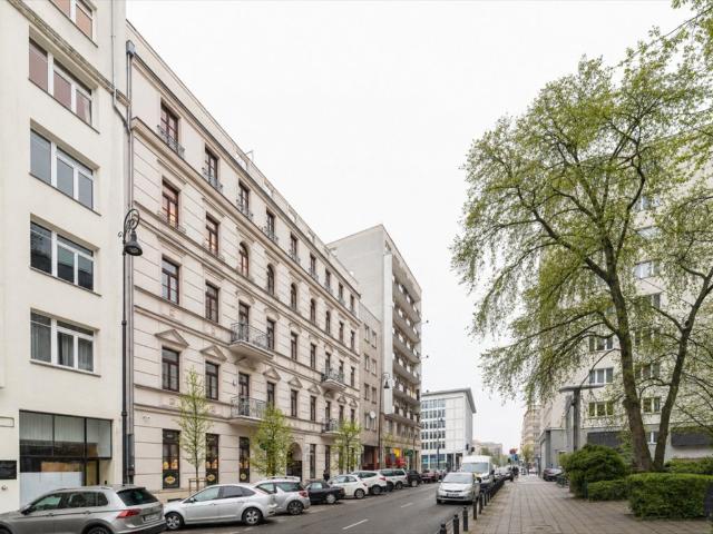 Przestronne biuro w prestiżowej kamienicy na Wspólnej