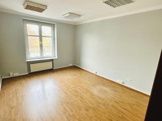 Przestronne biuro z balkonami i widokiem na pl. Andrzeja