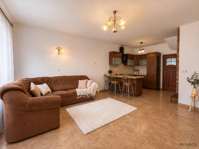 Przestronne dwupoziomowe 87 m² z garderobą i spiżarnią