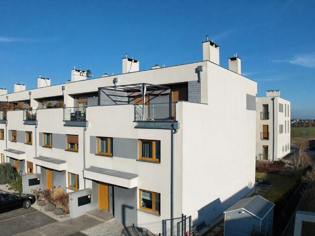 Sprzedam przestronne dwupoziomowe mieszkanie 98 m² z tarasem i parkingiem