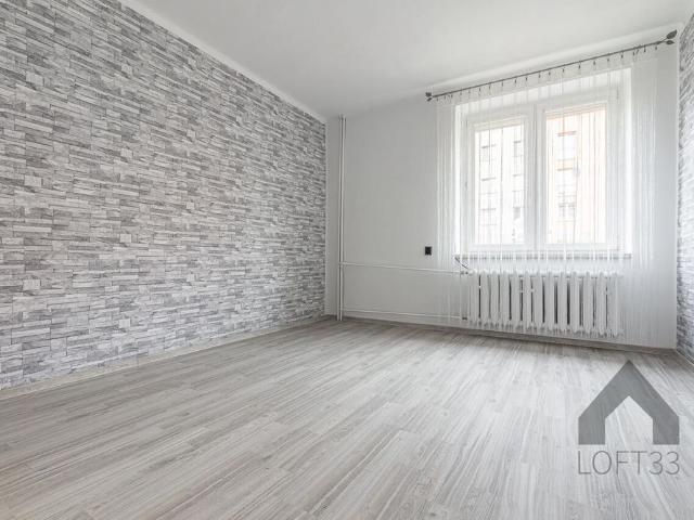 Przestronne i wyposażone dwupokojowe mieszkanie w centrum Jaworzna do wynajęcia | Spacer 3D