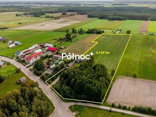 Przestronne siedlisko z domem i zabudowaniami w Chojewo