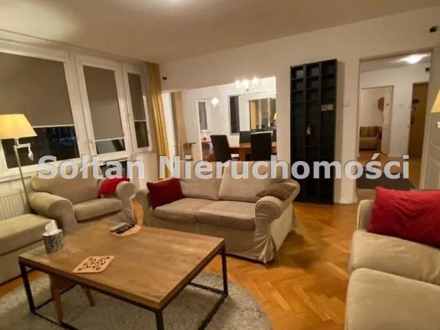 Przestronny 128 m² apartament z loggią i garażem w Śródmieściu