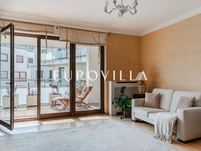 Przestronny 160m² apartament z tarasem i widokiem na zieleń