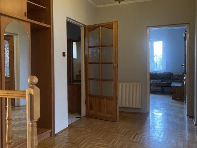 Przestronny 300 m² dom z 9 pokojami i 2 kuchniami