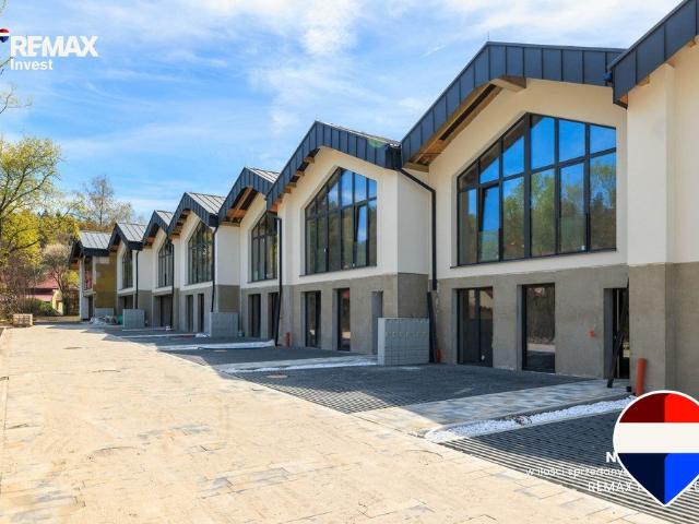 Przestronny apartament z wysokim sufitem i otwartą przestrzenią