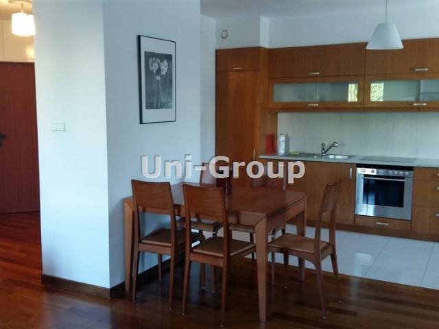 Przestronny apartament z tarasem, garażem i ochroną