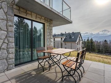 Przestronny apartament z tarasem i widokiem na Szrenicę