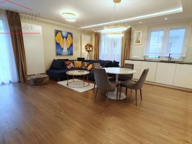 Przestronny apartament 70 m² z tarasem, nowoczesny i w pełni umeblowany