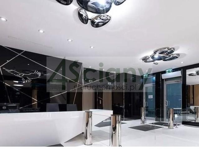 Przestronny biurowiec 235 m2 w centrum Warszawy