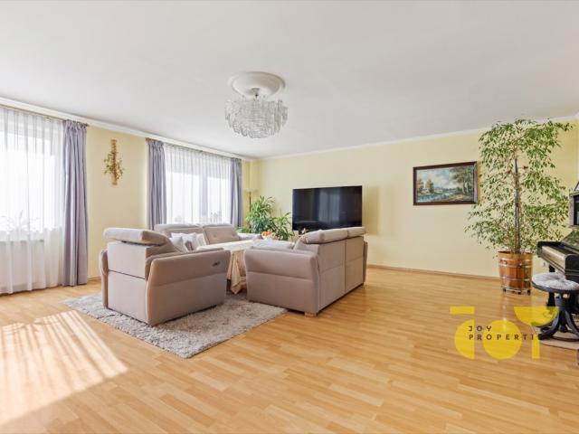 Przestronny bliźniak 500 m² z potencjałem inwestycyjnym polecam