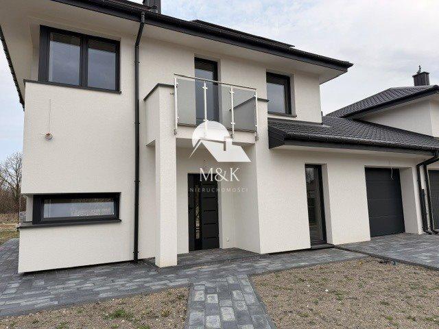Do sprzedania przestronny bliźniak 140 m² z garażem i ogrodem