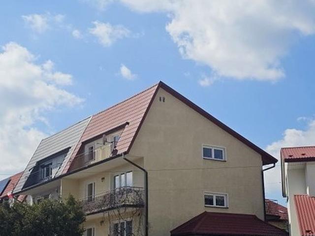 Przestronny bliźniak 235 m² z 4 balkonami i garażem