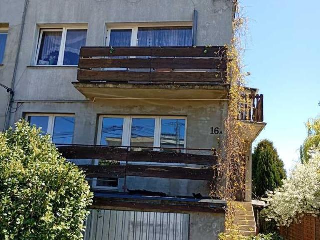 Zapraszam do obejrzenia przestronnego bliźniaka z garażem i 3 balkonami