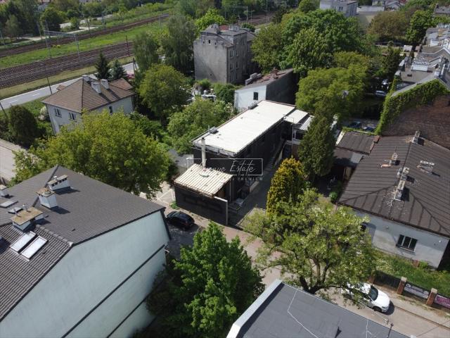 Przestronny budynek 340 m² z parkingiem nowoczesne wnętrza