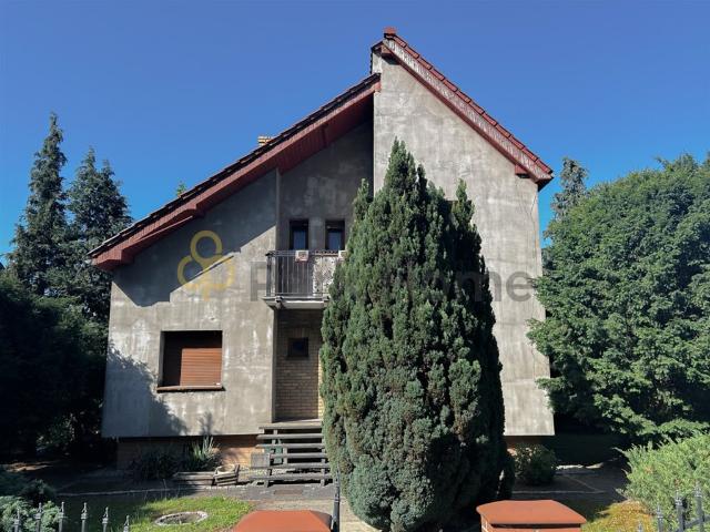 Przestronny dom 110 m² z garażem, kominkiem i balkonem