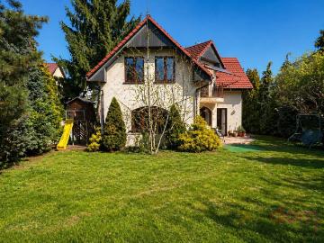 Przestronny dom 127 m² z dużą działką i garażem