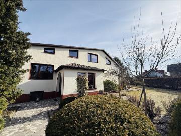 Przestronny dom 130 m² z tarasami i ogrodem
