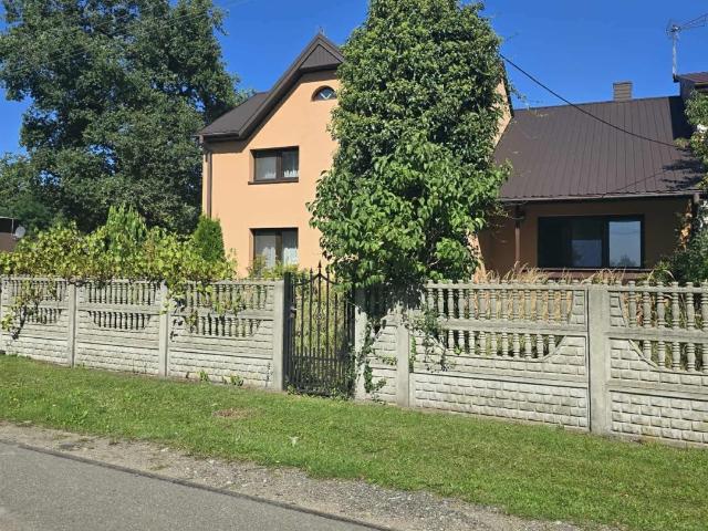 Polecam przestronny dom 131 m² z dużą działką i sadem
