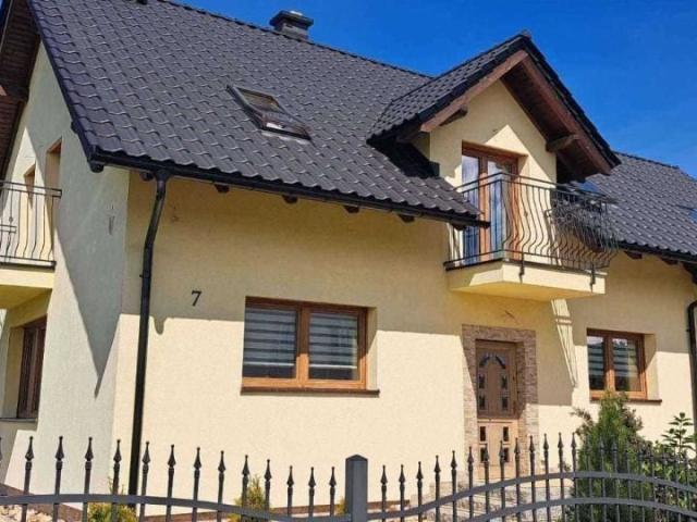 Przestronny dom 144 m² z garażem, kominkiem i ogrodem