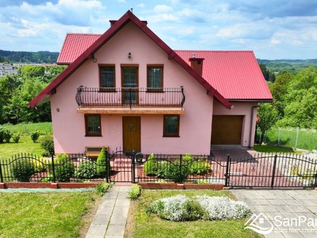 Przestronny dom 140 m² z garażem i ogrodem w Lesku