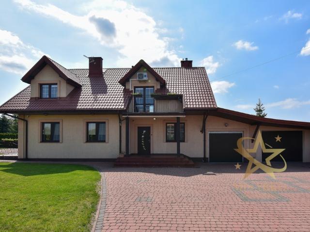Przestronny dom 142 m² z garażami i dużą działką polecam!