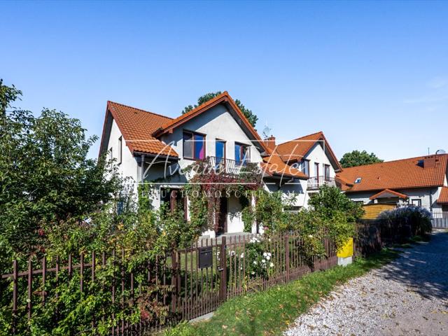 Sprzedam przestronny dom 142 m² z ogrodem i garażem
