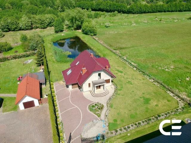 Przestronny dom 155 m² z stawem i ogrodem na dużej działce