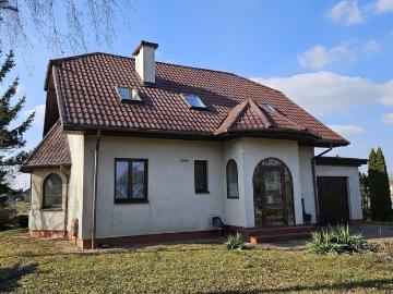 Przestronny dom 151 m2 z garażem i dużą działką