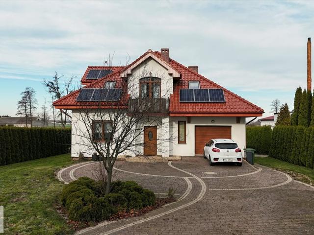 Przestronny dom 165 m² z garażem i ogrodem w Młodojewie