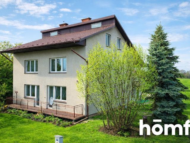 Przestronny dom 166 m² z garażami i dużą działką