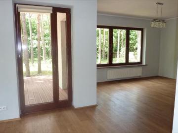 Przestronny dom 160 m² w leśnej otulinie z tarasem i garażem