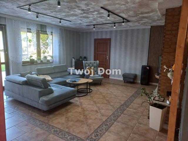Przestronny dom 160 m² z kominkiem, garażem i ogrzewaniem pompa