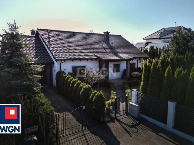 Przestronny dom 160 m² z ogrodem i garażem w Komorowo Żuławskie
