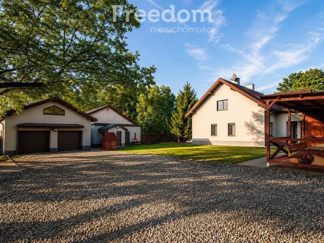 Przestronny dom 163 m² z ogrodem, garażem i altaną