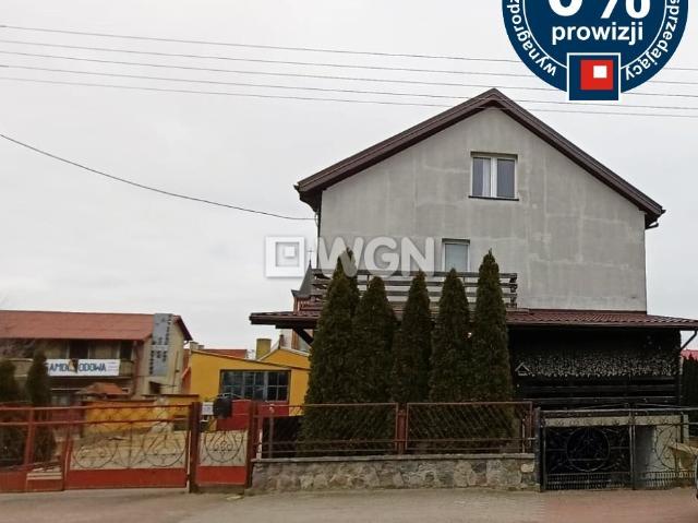 Przestronny dom 175 m2 z garażami i ogrodem