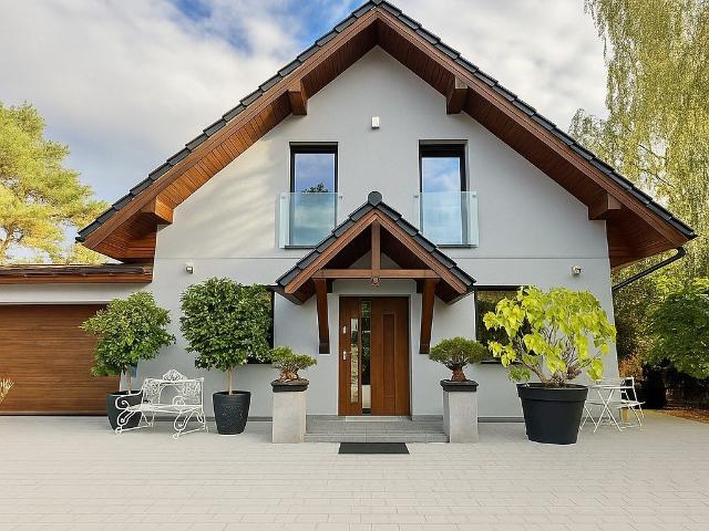 Przestronny dom 170 m² z ogrodem i garażem w Mędłowie