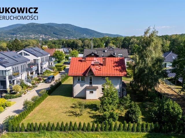 Przestronny dom 185 m² na dużej działce w Kamienicy polecam