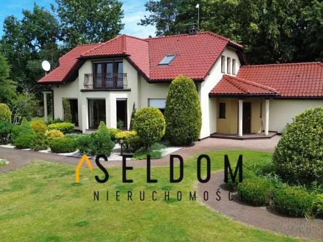 Przestronny dom 180 m2 z garażem i ogrodem w Koninie