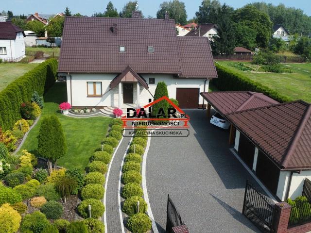 Przestronny dom 180 m2 z garażem i panelami słonecznymi