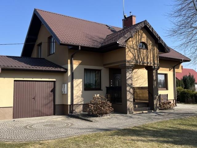 Polecam przestronny dom 180 m² z ogrodem i pełnym wyposażeniem
