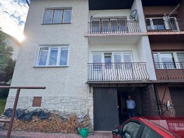 Przestronny dom 182 m² z 7 pokojami, garażem i balkonami