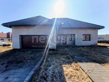 Przestronny dom 182 m² z garażem i ogrodem w Cieślach