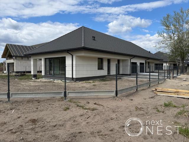 Przestronny dom 182,9 m² z garażem i dużą działką